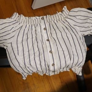 Off the shoulder shirt with buttons